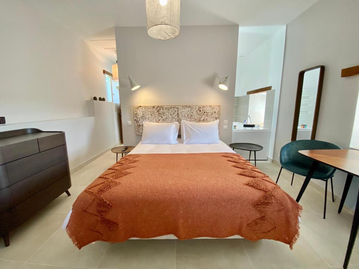La Maison Des Vendangeurs - Table D'Hotes Le Soir Du Jeudi Au Dimanche- Jacuzzi - Balneo Spa - Acces Piscine Pour Toutes Les Chambres Sauf Studio Coquet- Piscine De Mai A Mi-Octobre Martignargues Eksteriør billede