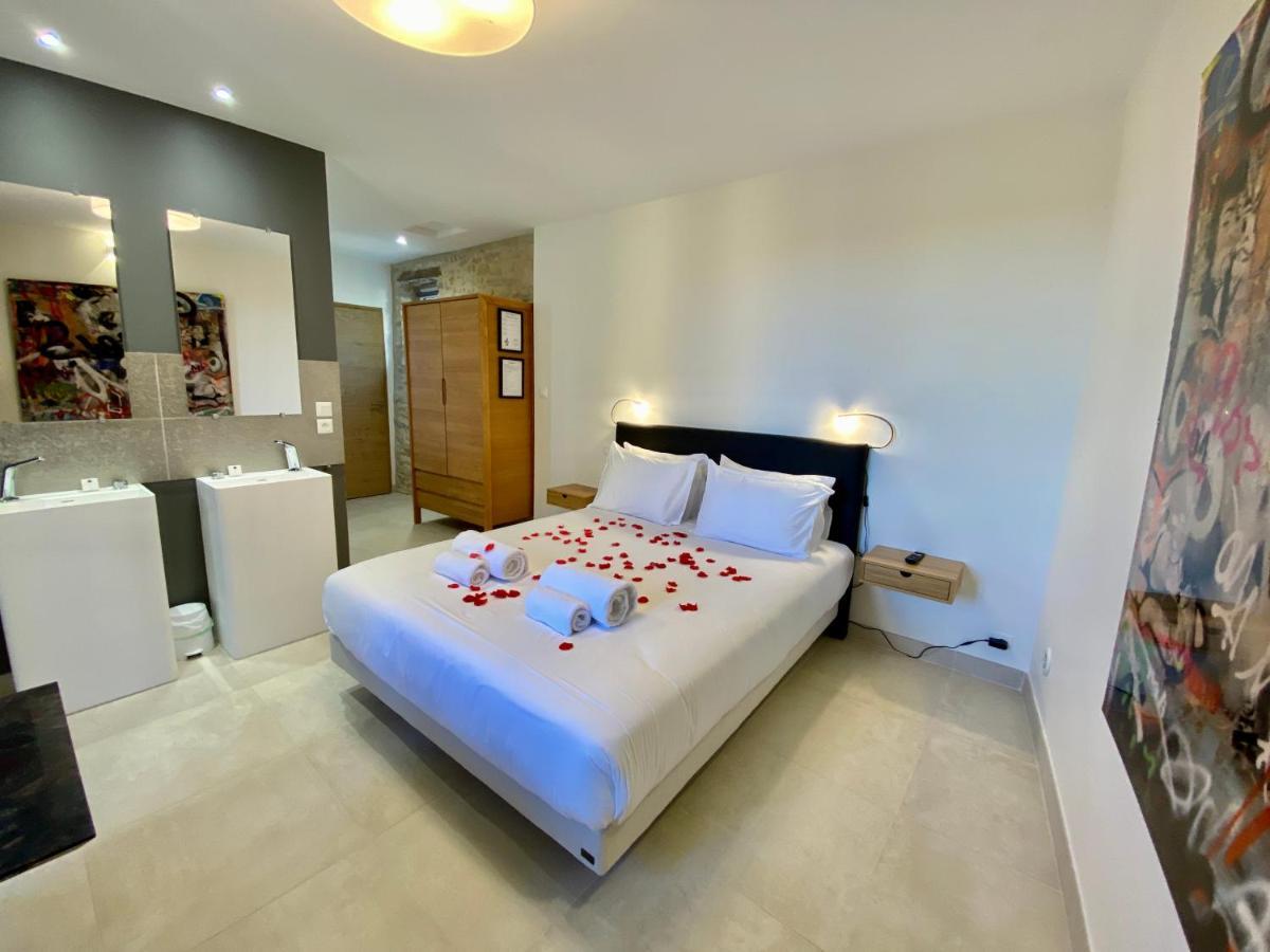 La Maison Des Vendangeurs - Table D'Hotes Le Soir Du Jeudi Au Dimanche- Jacuzzi - Balneo Spa - Acces Piscine Pour Toutes Les Chambres Sauf Studio Coquet- Piscine De Mai A Mi-Octobre Martignargues Eksteriør billede