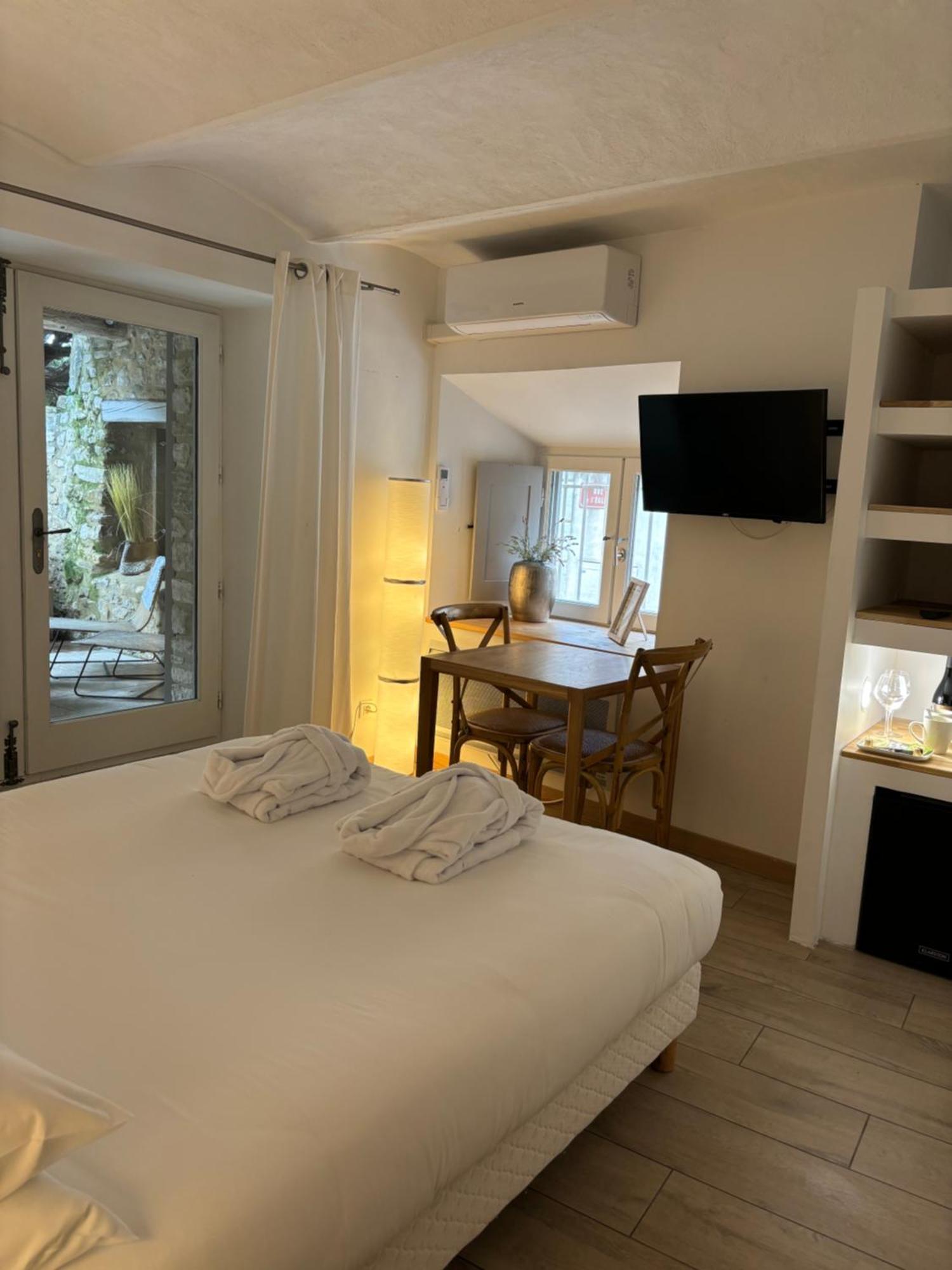 La Maison Des Vendangeurs - Table D'Hotes Le Soir Du Jeudi Au Dimanche- Jacuzzi - Balneo Spa - Acces Piscine Pour Toutes Les Chambres Sauf Studio Coquet- Piscine De Mai A Mi-Octobre Martignargues Eksteriør billede