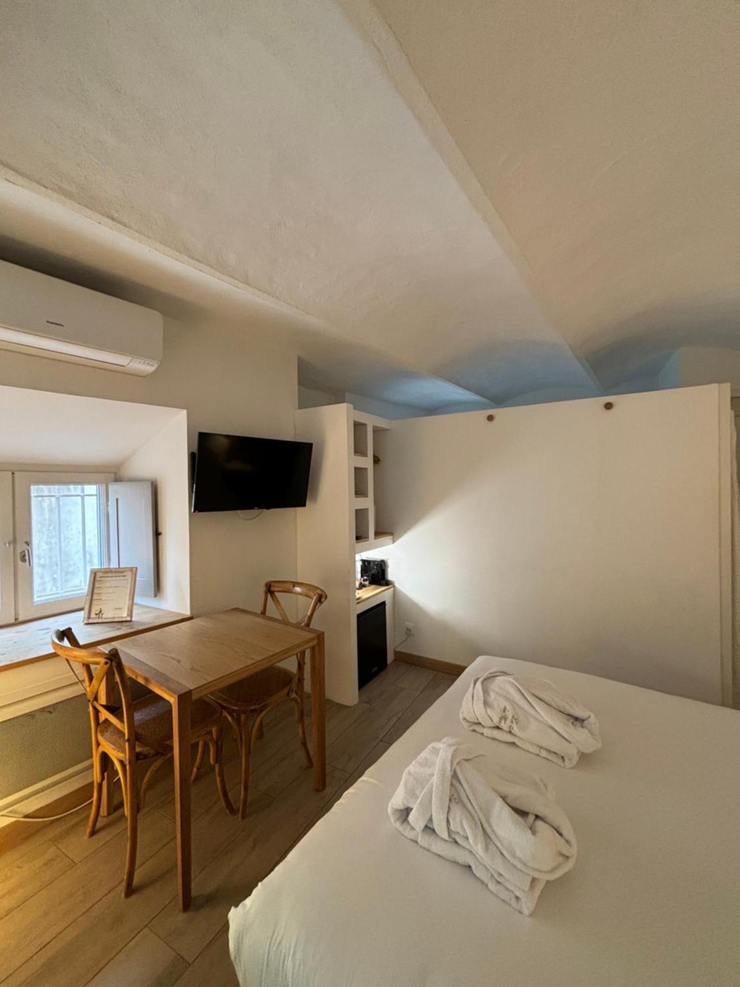 La Maison Des Vendangeurs - Table D'Hotes Le Soir Du Jeudi Au Dimanche- Jacuzzi - Balneo Spa - Acces Piscine Pour Toutes Les Chambres Sauf Studio Coquet- Piscine De Mai A Mi-Octobre Martignargues Eksteriør billede