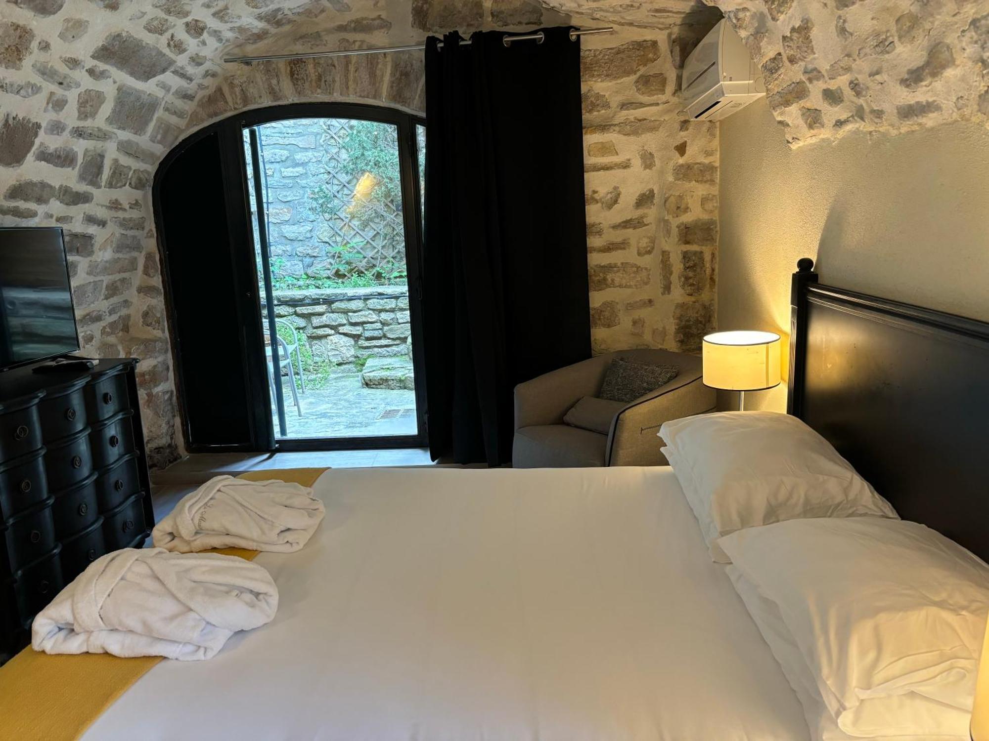 La Maison Des Vendangeurs - Table D'Hotes Le Soir Du Jeudi Au Dimanche- Jacuzzi - Balneo Spa - Acces Piscine Pour Toutes Les Chambres Sauf Studio Coquet- Piscine De Mai A Mi-Octobre Martignargues Eksteriør billede