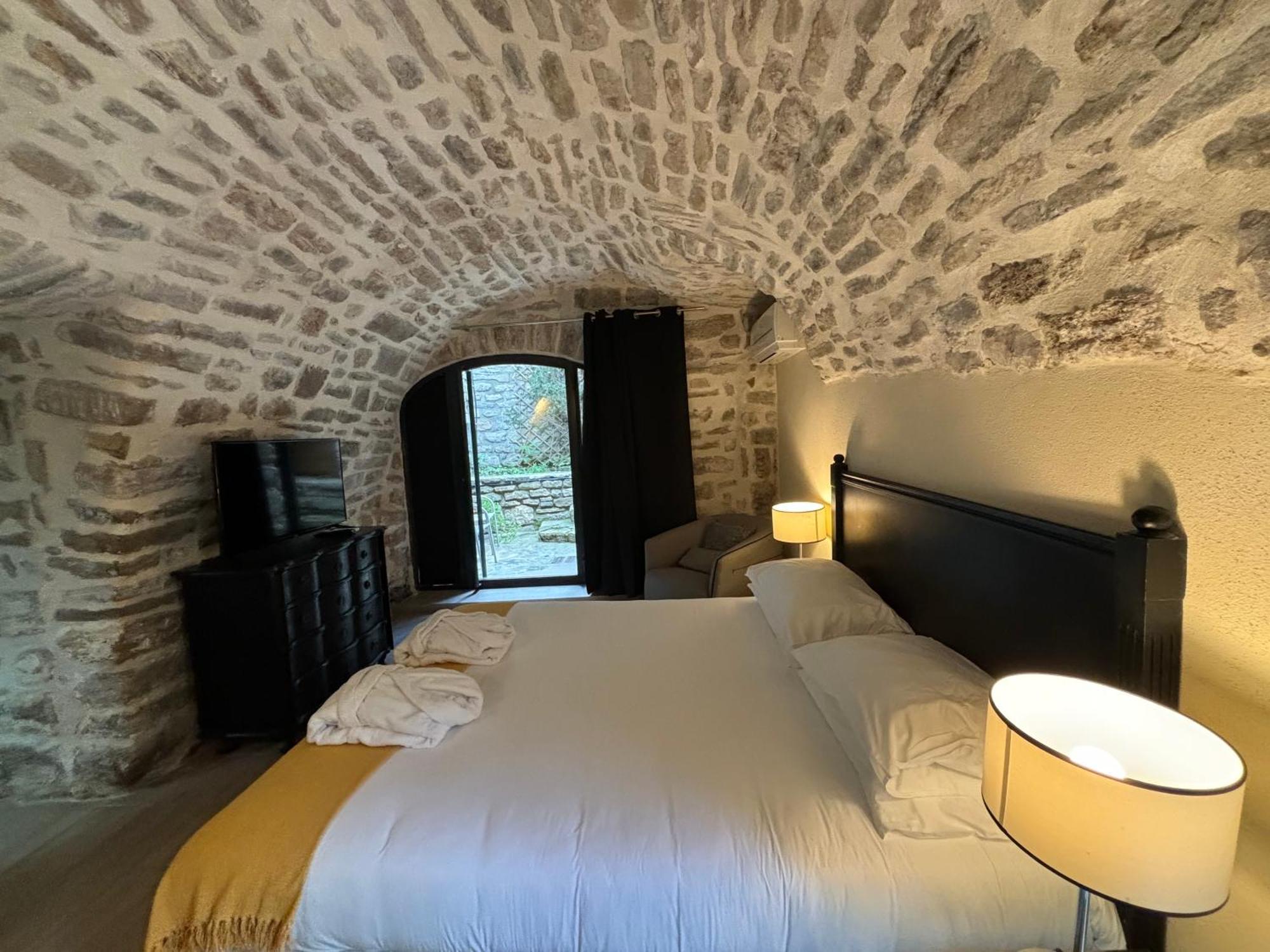 La Maison Des Vendangeurs - Table D'Hotes Le Soir Du Jeudi Au Dimanche- Jacuzzi - Balneo Spa - Acces Piscine Pour Toutes Les Chambres Sauf Studio Coquet- Piscine De Mai A Mi-Octobre Martignargues Eksteriør billede
