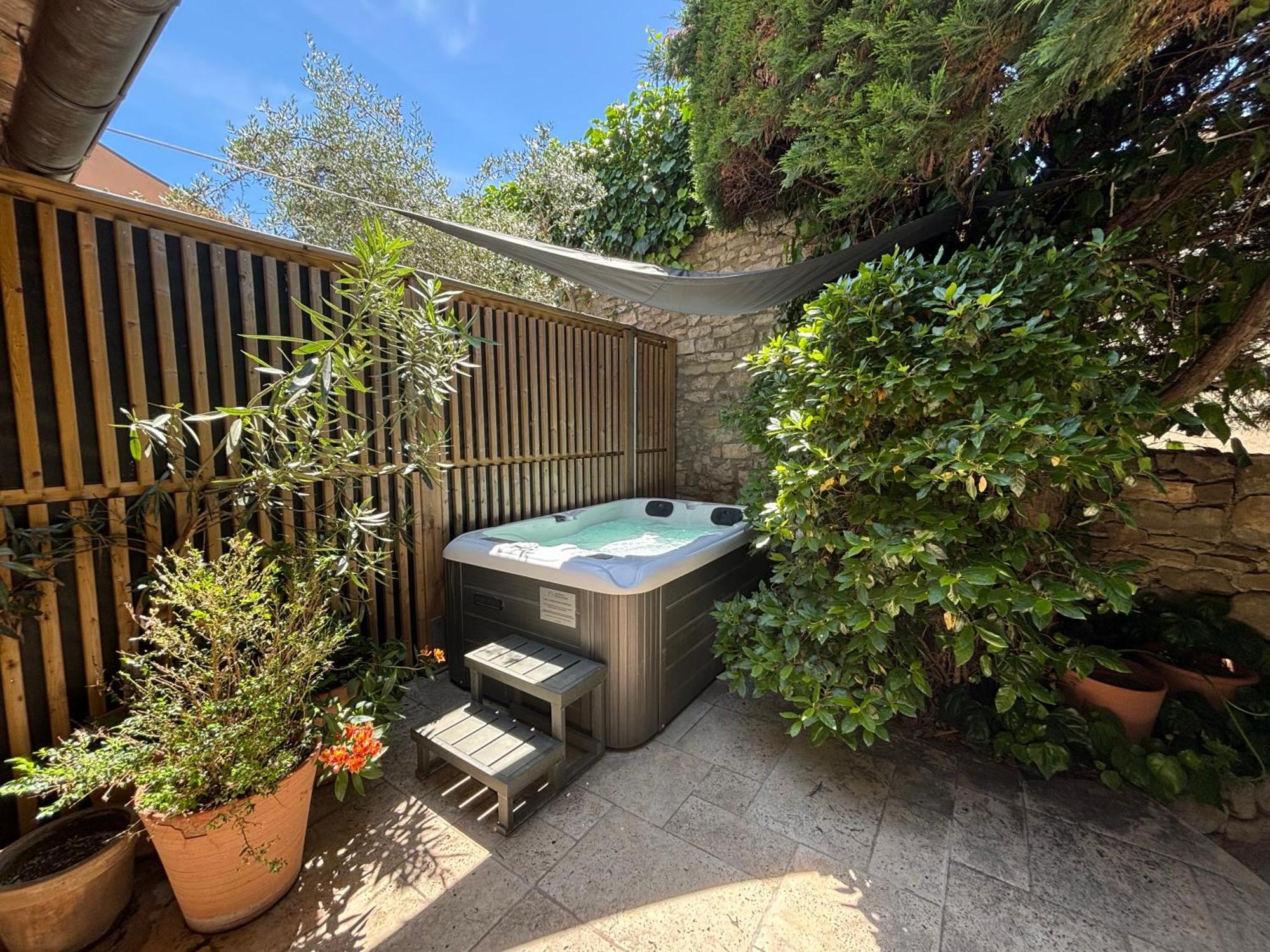 La Maison Des Vendangeurs - Table D'Hotes Le Soir Du Jeudi Au Dimanche- Jacuzzi - Balneo Spa - Acces Piscine Pour Toutes Les Chambres Sauf Studio Coquet- Piscine De Mai A Mi-Octobre Martignargues Eksteriør billede