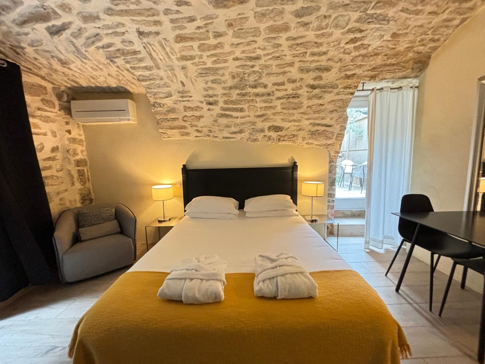 La Maison Des Vendangeurs - Table D'Hotes Le Soir Du Jeudi Au Dimanche- Jacuzzi - Balneo Spa - Acces Piscine Pour Toutes Les Chambres Sauf Studio Coquet- Piscine De Mai A Mi-Octobre Martignargues Eksteriør billede