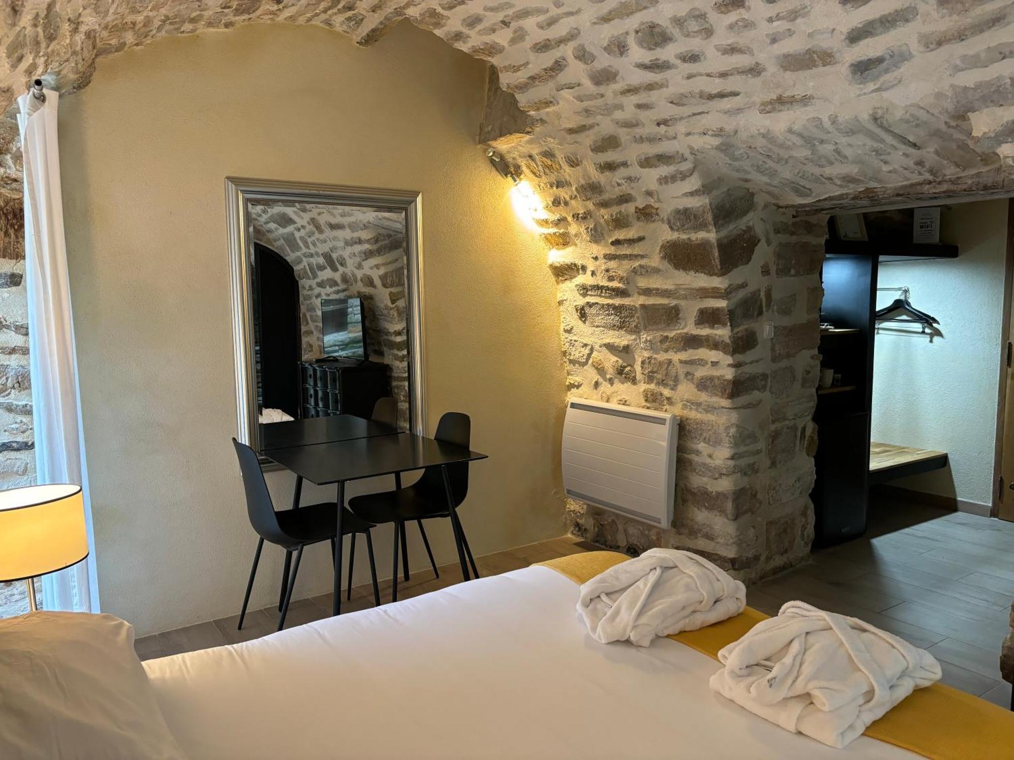 La Maison Des Vendangeurs - Table D'Hotes Le Soir Du Jeudi Au Dimanche- Jacuzzi - Balneo Spa - Acces Piscine Pour Toutes Les Chambres Sauf Studio Coquet- Piscine De Mai A Mi-Octobre Martignargues Eksteriør billede