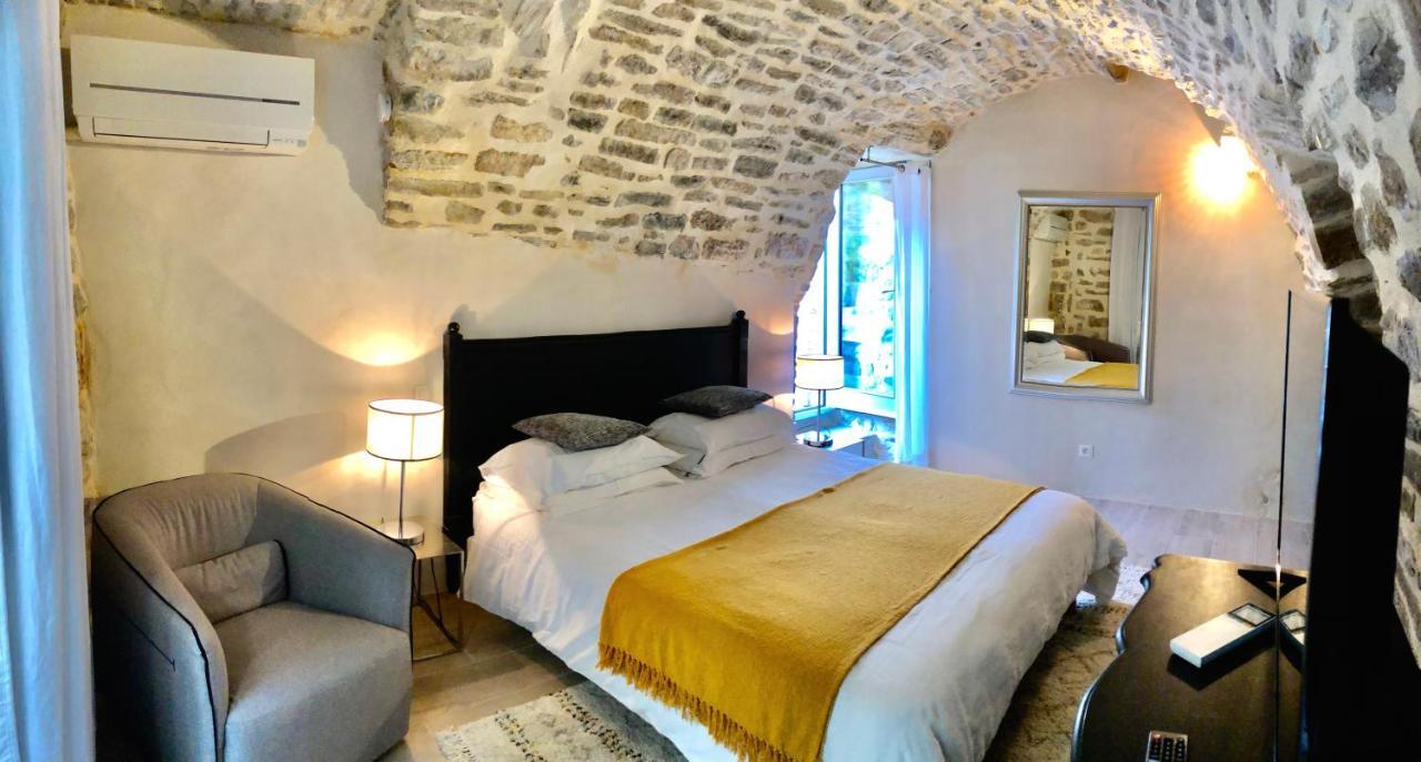 La Maison Des Vendangeurs - Table D'Hotes Le Soir Du Jeudi Au Dimanche- Jacuzzi - Balneo Spa - Acces Piscine Pour Toutes Les Chambres Sauf Studio Coquet- Piscine De Mai A Mi-Octobre Martignargues Eksteriør billede
