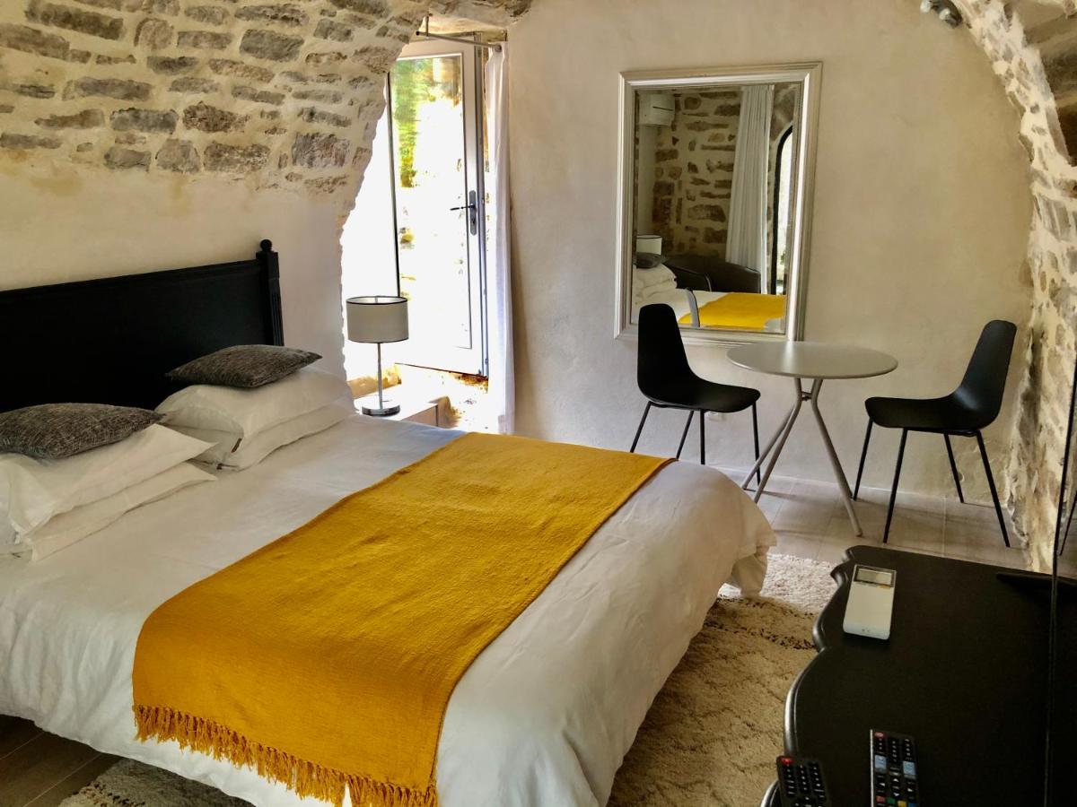 La Maison Des Vendangeurs - Table D'Hotes Le Soir Du Jeudi Au Dimanche- Jacuzzi - Balneo Spa - Acces Piscine Pour Toutes Les Chambres Sauf Studio Coquet- Piscine De Mai A Mi-Octobre Martignargues Eksteriør billede